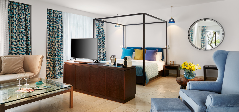 grand-suite-sea-front-private-pool