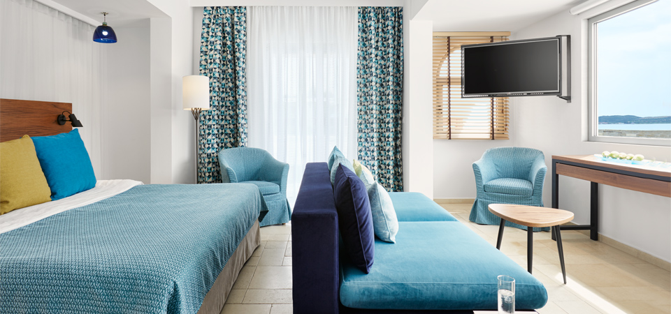 junior-suite-sea-front-2